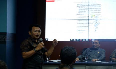 Wakil Ketua Lembaga Perlindungan Saksi dan Korban (LPSK), Edwin Partogi (berdiri).