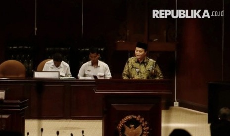 Wakil Ketua Majelis Permsyawaratan (MPR) Rakyat Hidayat Nur Wahid (kanan).