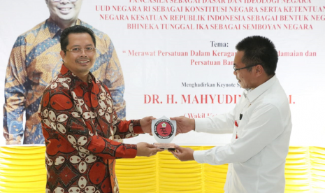 Wakil Ketua Majelis Permusyawaratan Rakyat (MPR) Mahyudin, dalam acara Sosialisasi Empat Pilar MPR RI, di aula Kecamantan Babulu, Kabupaten Penajam Paser Utara, Kalimantan Timur, Rabu (10/10).