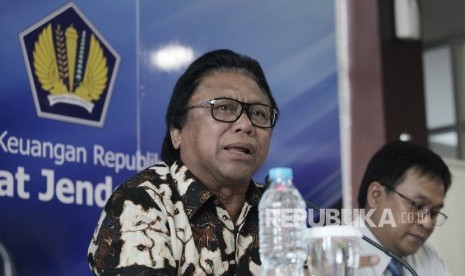 Wakil Ketua MPR Oesman Sapta Odang (kiri) 