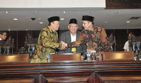 Wakil Ketua Majelis Permusyawaratan Rakyat Republik Indonesia (MPR RI) Hidayat Nur Wahid bersama Ketua Forum Ulama dan Habaib (FUHAB) DKI Jakarta KH Syukron Makmun dan Menteri Agama Indonesia Lukman Hakim Saifuddin.