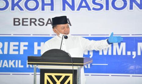 Wakil Ketua MPR Dr. H. Sjarifuddin Hasan, SE, MM, MBA mengingatkan, sebagai generasi muda Indonesia santri dari berbagai pondok pesantren (ponpes) di Indonesia mesti memiliki kesadaran yang kuat bahwa mereka menjadi tumpuan harapan bangsa ke depan.  Bahkan, tampuk kepemimpinan daerah dan nasional akan ada di pundak mereka nanti.