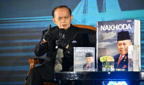 Wakil Ketua MPR Dr. Sjarifuddin Hasan, MM, MBA, meluncurkan buku Authorized Biography “Nakhoda Menatap Laut”. Buku setebal 589 halaman ini merupakan catatan perjalanan hidup Syarief Hasan, sapaan Sjarifuddin Hasan. Dalam peluncuran buku ini, Syarief Hasan berharap buku ini bisa menjadi inspirasi bagi generasi muda penerus bangsa.