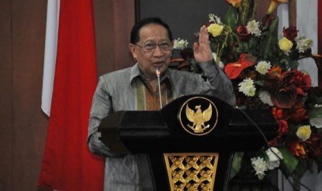 Wakil Ketua MPR E. E. Mangindaan. 