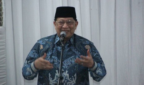 Wakil Ketua MPR E.E. Mangindaan 