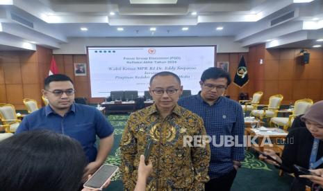 Wakil Ketua MPR Eddy Soeparno saat diwawancara di Gedung Nusantara V, Kompleks Parlemen, Senayan, Jakarta Pusat, Senin (23/12/2024).