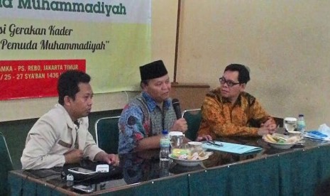 Wakil Ketua MPR Hidayat Nur Wahid berbicara dalam seminar yang diselenggarakan di Kampus UHAMKA, Sabtu (13/6).