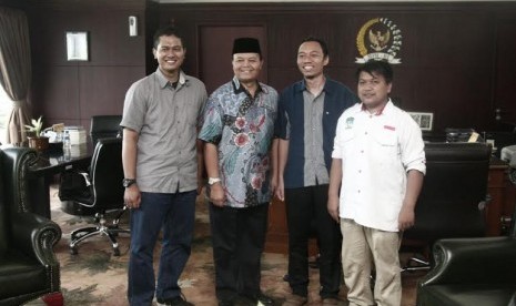 Wakil Ketua MPR Hidayat Nur Wahid bersama PP KAMMI.