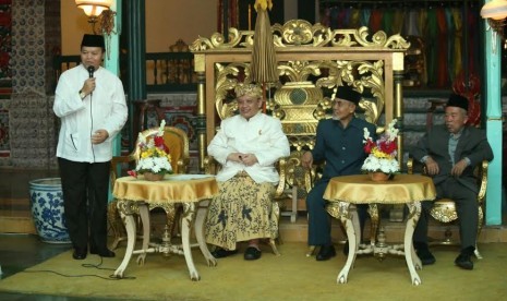 Wakil Ketua MPR Hidayat Nur Wahid bersilaturahim dengan Sultan Kasepuhan Cirebon.