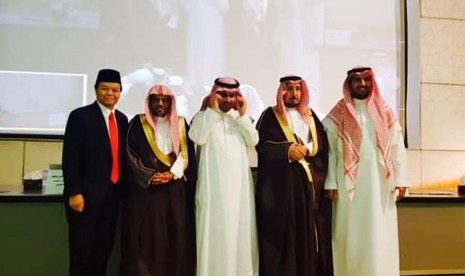 Wakil Ketua MPR Hidayat Nur Wahid diundang Universitas Al Imam bin Saud untuk menjadi Dewan Penguji program doktoral. 