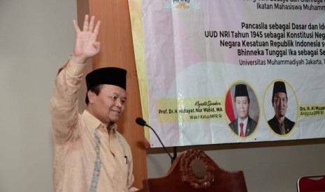 Wakil Ketua MPR Hidayat Nur Wahid (HNW) di hadapan para mahasiswa dan mahasiswi Universitas Muhammadiyah Jakarta (UMJ) peserta Sosialisasi Empat Pilar MPR RI kerja sama MPR.