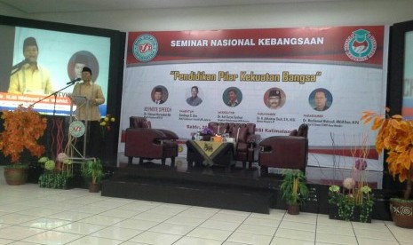 Wakil Ketua MPR Hidayat Nur Wahid memberikan keynote speech pada Seminar Nasional Kebangsaan yang diigelar oleh Forum Akademisi Indonesia (FAI), Sabtu (20/5). 