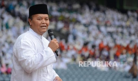 Wakil Ketua MPR Hidayat Nur Wahid memberikan pidato dalam acara Tasyakur Akbar Milad ke-35 tahun Badan Kontak Majelis Taklim (BKMT) yang diadakan di Gelora Bung Karno, Jakarta, Sabtu (12/3). 