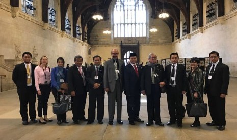 Wakil Ketua MPR Hidayat Nur Wahid memimpin delegasi Parlemen Indonesia dalam kunjungan kerjanya ke Parlemen Inggris, Rabu (29/3), Westminister Hall, Inggris.