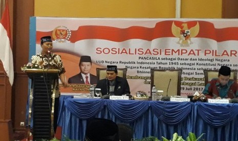 Wakil Ketua MPR Hidayat Nur Wahid menyampaikan sosialisasi empat pilar MPR di Hotel Lombok Raya, Mataram, Sabtu (29/7). Sosialiasi empat pilar MPR terselenggara atas kerjasama MPR RI dengan Jaringan Sekolah Islam Terpadu (JSIT).