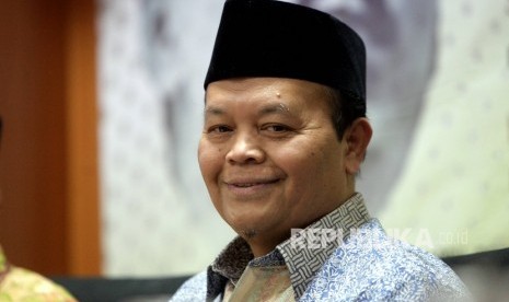 Wakil ketua MPR Hidayat Nur Wahid saat menghadiri diskusi publik bertajuk Menolak Lupa: Peringatan Mosi Integral M. Natsir Menghadirkan NKRI yang diselenggarakan Fraksi Partai Keadilan Sejahtera (PKS) di Ruang Pleno FPKS, Kompleks Parlemen, Jakarta, Senin (3/4). 