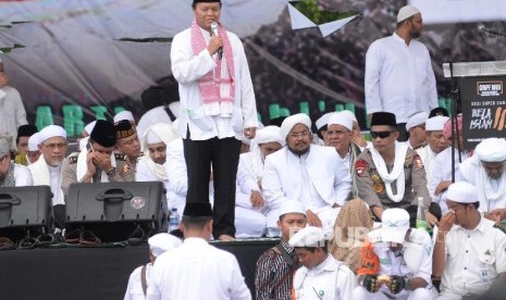 Wakil Ketua MPR Hidayat Nurwahid hadir dalam Aksi Bela Islam 3 di kawasan Monas, Jakarta, Jumat (2/12). 