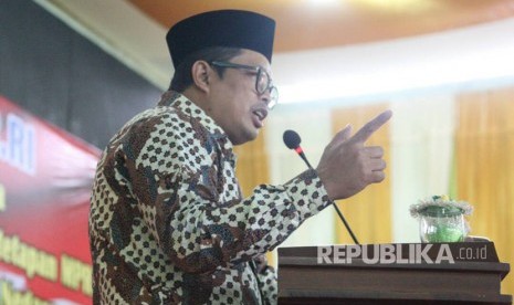 Wakil Ketua MPR Mahyudin melakukan Sosialisasi Empat Pilar di Pondok Pesantren Ar Raudhatul Hasanah, Kota Medan, Sumatera Utara, Jumat (21/4).saat melakukan Sosialisasi Empat Pilar, Wakil Ketua MPR Mahyudin mengucapkan selamat Hari Kartini.