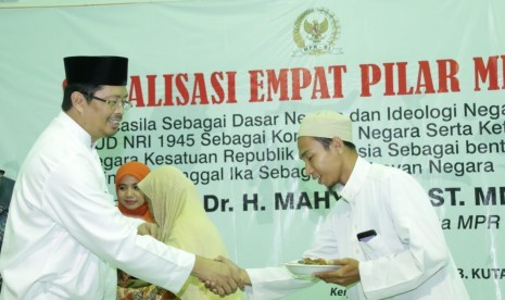 Wakil Ketua MPR Mahyudin mengakhiri roadshow sosialisasi Empat PIlar MPR dan safari Ramadhan di Kalimantan Timur. Pada hari terakhir, Jumat (8/6).