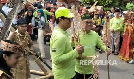 Wakil Ketua MPR Mahyudin menghadiri acara Kerukunan Keluarga Murung Pudak Tanjung Tabalong (KKMPTT) yang digelar di sepanjang Jalan Thamrin dan Jalan Jenderal Sudirman, Jakarta, Ahad (29/10).