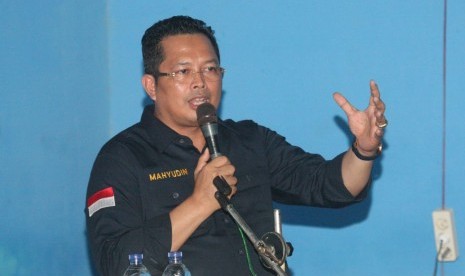 Wakil Ketua MPR Mahyudin  menyampaikan materi sosialisasi 4 pilar MPR RI di Kecamatan Waru, Penajam Paser Utara, Kalimantan Timur, Senin (11/3). 