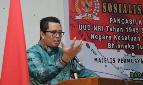 Wakil Ketua MPR, Mahyudin menyampaikan sambutan pembukaan acara Sosialisasi Empat Pilar MPR RI kepada Mahasiswa Universitas Muhammadiyah Palangkaraya, di Kalimantan Tengah, Kamis (27/4).