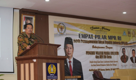 Wakil Ketua MPR Mahyudin menyampaikan Sosialisasi Empat Pilar di Unesa, Surabaya.