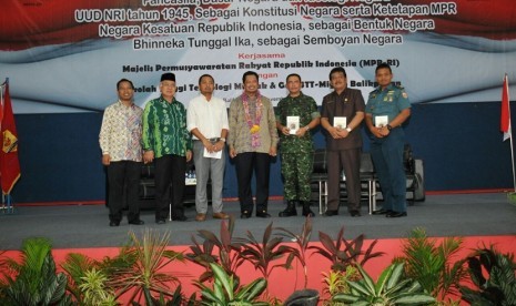 Wakil Ketua MPR Mahyudin (tengah) saat melakukan roadshow sosialisasi empat pilar MPR RI di STT Migas Balikpapan