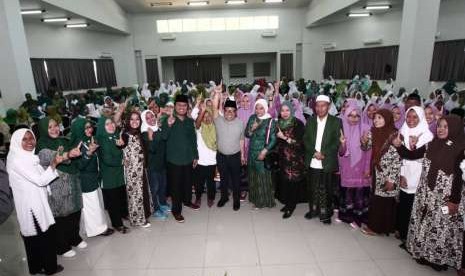 Wakil Ketua MPR Muhaimin Iskandar melakukan sosialisasi dikalangan PW Muslimat NU Jawa Tengah. Acara tersebut berlangsung di UTC, Semarang Jawa Tengah, Jumat (28/9).