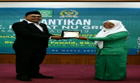 Wakil Ketua MPR RI Dr. H. Jazilul Fawaid SQ. MA. saat memberikan Sosialisasi Empat Pilar MPR RI, dihadapan Pimpinan Cabang Fatayat NU Kabupaten Gresik. Acara tersebut berlangsung di Hotel Sapta Nawa Gresik, Ahad (8/3).