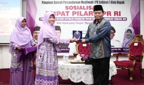 Wakil Ketua MPR RI Hidayat Nur Wahid (HNW)