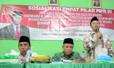 Wakil Ketua MPR Ri Hidayat Nur Wahid (kanan).