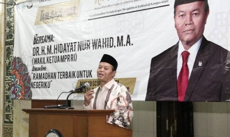 Wakil Ketua MPR RI, Hidayat Nur Wahid mengisi acara Tabligh Akbar, di Universitas Islam Negeri (UIN) Syarif Hidayatulah, Sabtu (3/6).