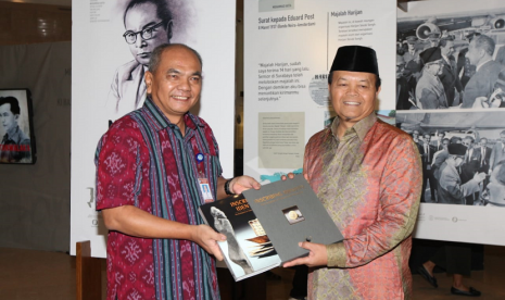 Wakil Ketua MPR RI  Hidayat Nur Wahid usai melakukan kunjungan ke Museum Nasional.