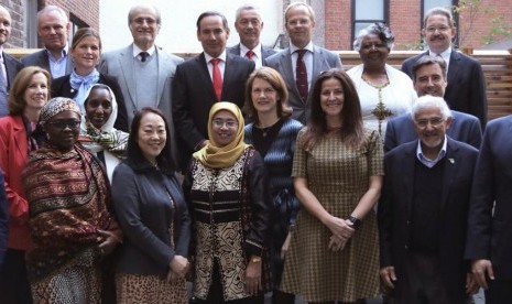  Wakil Ketua Muhammadiyah Disaster Management Centre (MDMC) PP Muhammadiyah, Rahmawati Husein (hijab kuning tengah), di Sidang Dewan Pengarah Badan Perserikatan Bangsa-Bangsa untuk Dana Tanggap Darurat Global (AG UNCERF) di Dublin.