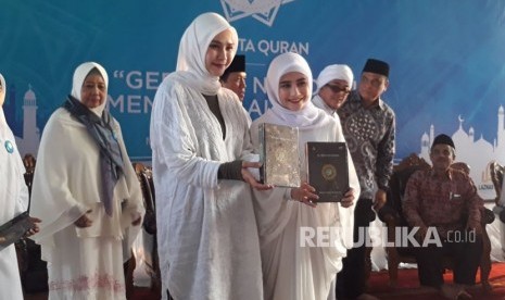 Zaskia Adya Mecca menghadiri acara soft launching Gerakan Nasional Mencintai Alquran (Ku Cinta Alquran) di Masjid Istiqlal, Jakarta Pusat, Senin (4/6).