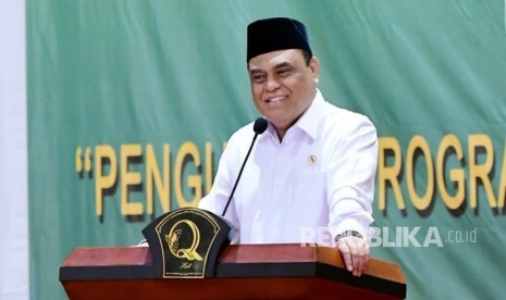 Wakil Ketua Umum Dewan Masjid Indonesia Drs. Syafruddin melantik dan mengambil sumpah pengurus wilayah DMI Kalimantan Barat masa hikmat 2018-2023, Selasa (18/12).