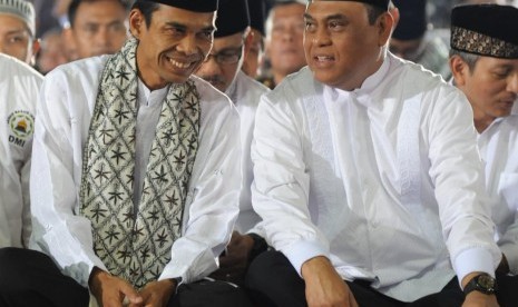 Wakil Ketua Umum DMI - Komjen Pol. Syafruddin bersama Ustadz Abdul Somad di acara Pengajian Akbar DMI Persatuan Umat Islam Untuk Kemaslahatan Bangsa   Rabu 25/07 di Masjid Istiqlal Jakarta.