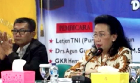 Wakil Ketua Umum DPD RI Gusti Kanjeng Ratu Hemas (kanan)