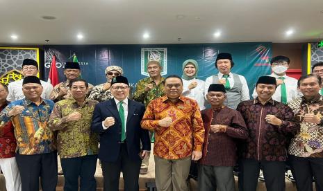 Wakil Ketua Umum DPP Dewan Masjid Indonesia (DMI) Syafruddin bersama pengurus Persatuan Islam Tionghoa Indonesia (PITI) Periode 2022-2027, Sabtu (29/10/2022). 