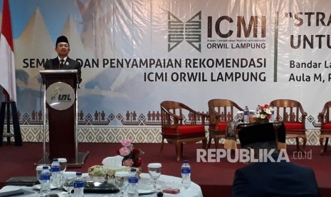 Wakil Ketua Umum ICMI Priyo Budi Santoso menjadi pembicara pada Seminar di Bandar Lampung, Rabu (28/3). 