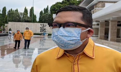 Wakil Ketua Umum Partai Golkar, Ahmad Doli Kurnia Tandjung di Taman Makam Pahlawan (TMP) Kalibata, Jakarta, Selasa (19/10).