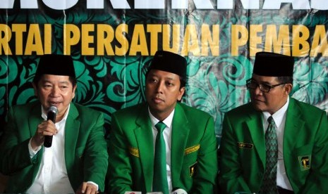 Wakil Ketua Umum Partai Persatuanj Pembangunan (PPP) Suharso Monoarfa (kiri), Wakil Ketua Umum lainnya Emron Pangkapi (tengah), dan Sekretaris Jenderal PPP M Romahurmuziy 