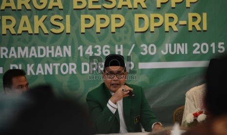 Wakil Ketua Umum PPP, Epyardi Asda membawakan kultum jelang buka puasa bersama di kantor PPP, Jakarta Pusat, Selasa (30/6). 