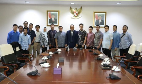 Wakil Ketua Umum (Waketum) Dewan Masjid Indonesia (DMI), Syafruddin, disebut akan hadir dalam acara Peresmian Indonesian Islamic Youth Economic Forum (ISYEF) Point dan Aplikasi ISYEF. Kegiatan ini akan dilangsungkan pada Selasa (20/11) depan bertepatan dengan Maulid Nabi Muhammad SAW di Masjid Cut Meutia, Jakarta Pusat.