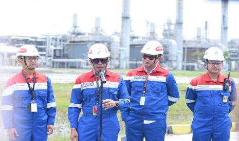 Wakil Komisaris Utama Pertamina Pahala Mansury saat melakukan Safari Ramadhan ke Kilang Balongan, Indramayu, Jawa Barat, Selasa (4/4/2023). 