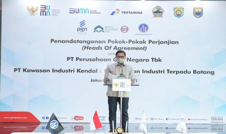 Wakil Menteri BUMN I Pahala Mansury. PT Perusahaan Gas Negara Tbk (PGN) sebagai Subholding Gas PT Pertamina (Persero) akan menyediakan infrastruktur dan pasokan gas bumi ke Kawasan Industri Kendal (KIK) dan Kawasan Industri Terpadu Batang (KITB) Jawa Tengah. Penyediaan ini melalui penandatanganan Heads of Agreement (HOA) dengan KIK dan KITB mengenai penyediaan pasokan dan infrastruktur gas bumi.