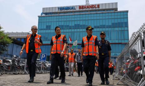 Wakil Menteri Keuangan (Wamenkeu) II, Thomas Djiwandono, melaksanakan kunjungan kerja ke Kantor Bea Cukai Tanjung Priok pada Kamis (26/09).