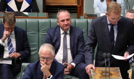 Wakil Perdana Menteri Australia Barnaby Joyce hari ini menghadapi rekan-rekannya dalam pertemuan internal Partai Nasional.