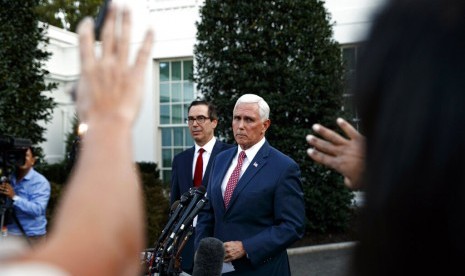 Wakil Presiden AS Mike Pence dinilai dapat lebih efektif daripada Trump di panggung debat. Ilustrasi.